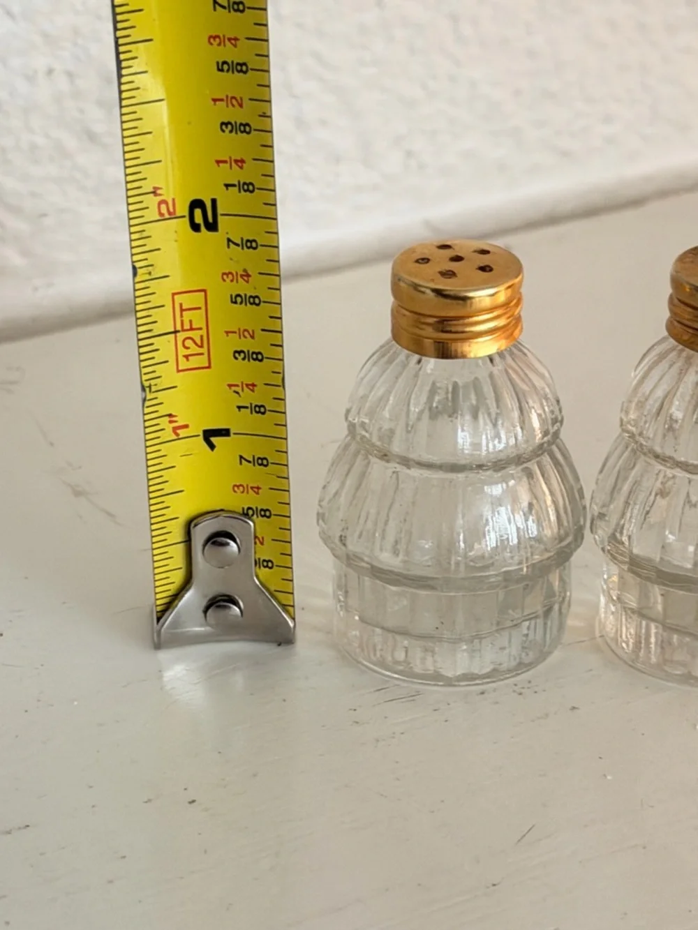 Vintage Glass Salt & Pepper Shakers Gold Tone Lids Ribbed Clear Set